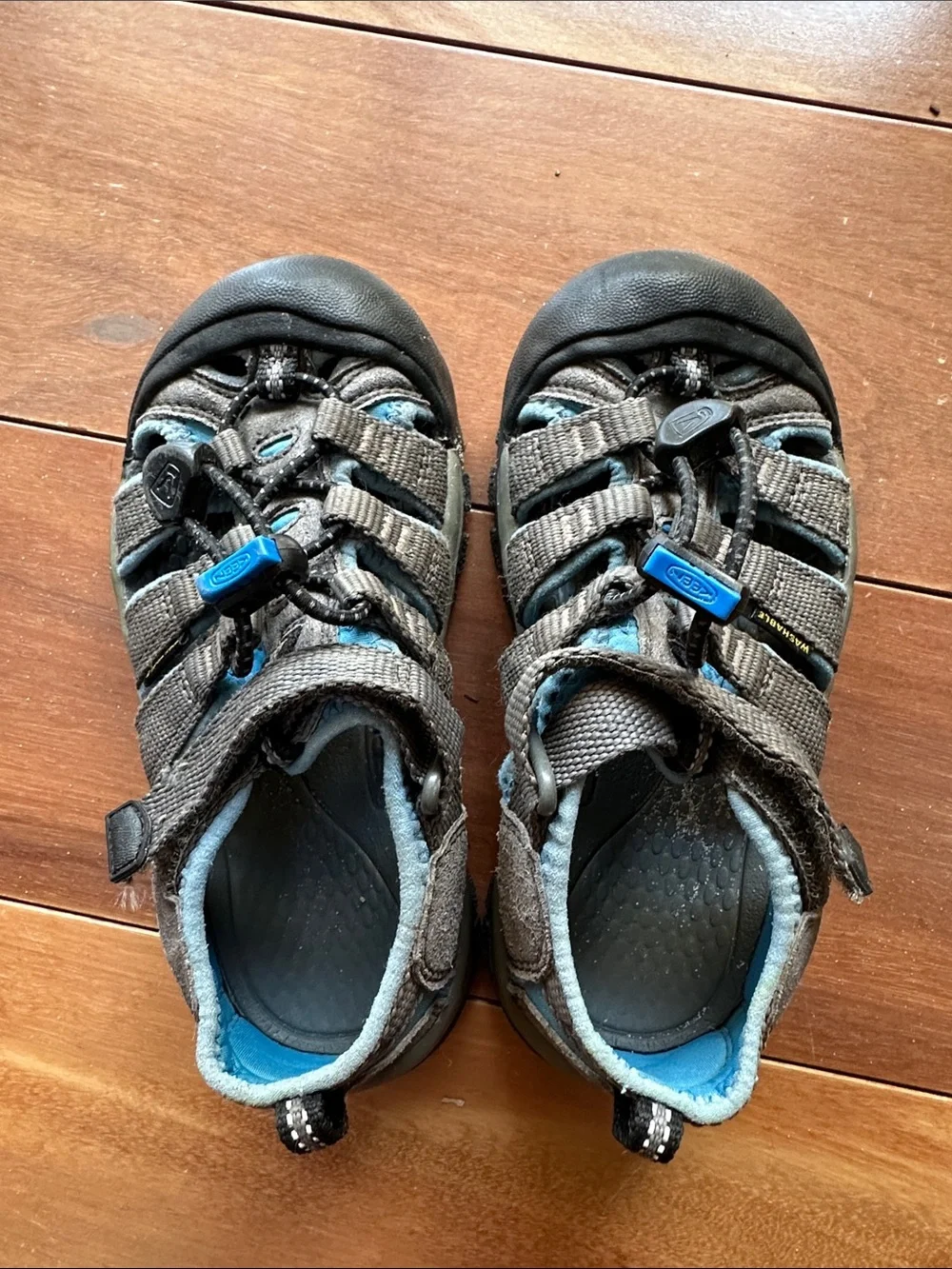 Keen lightweight closed